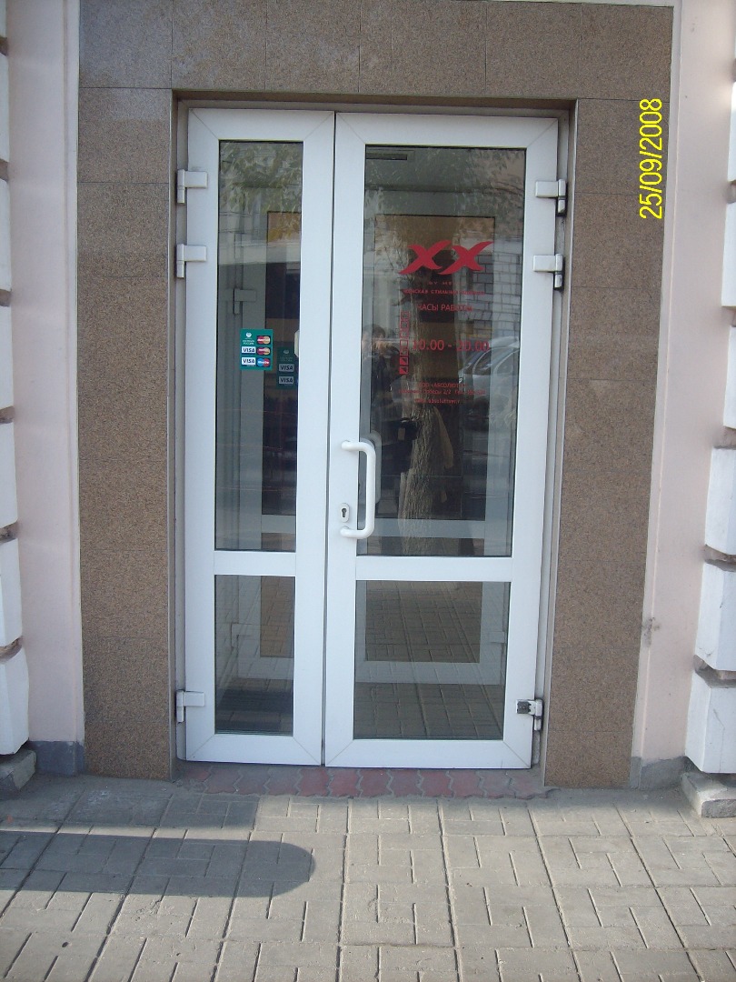 Пластиковые двери