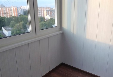 Внутренняя отделка ПВХ-панелями